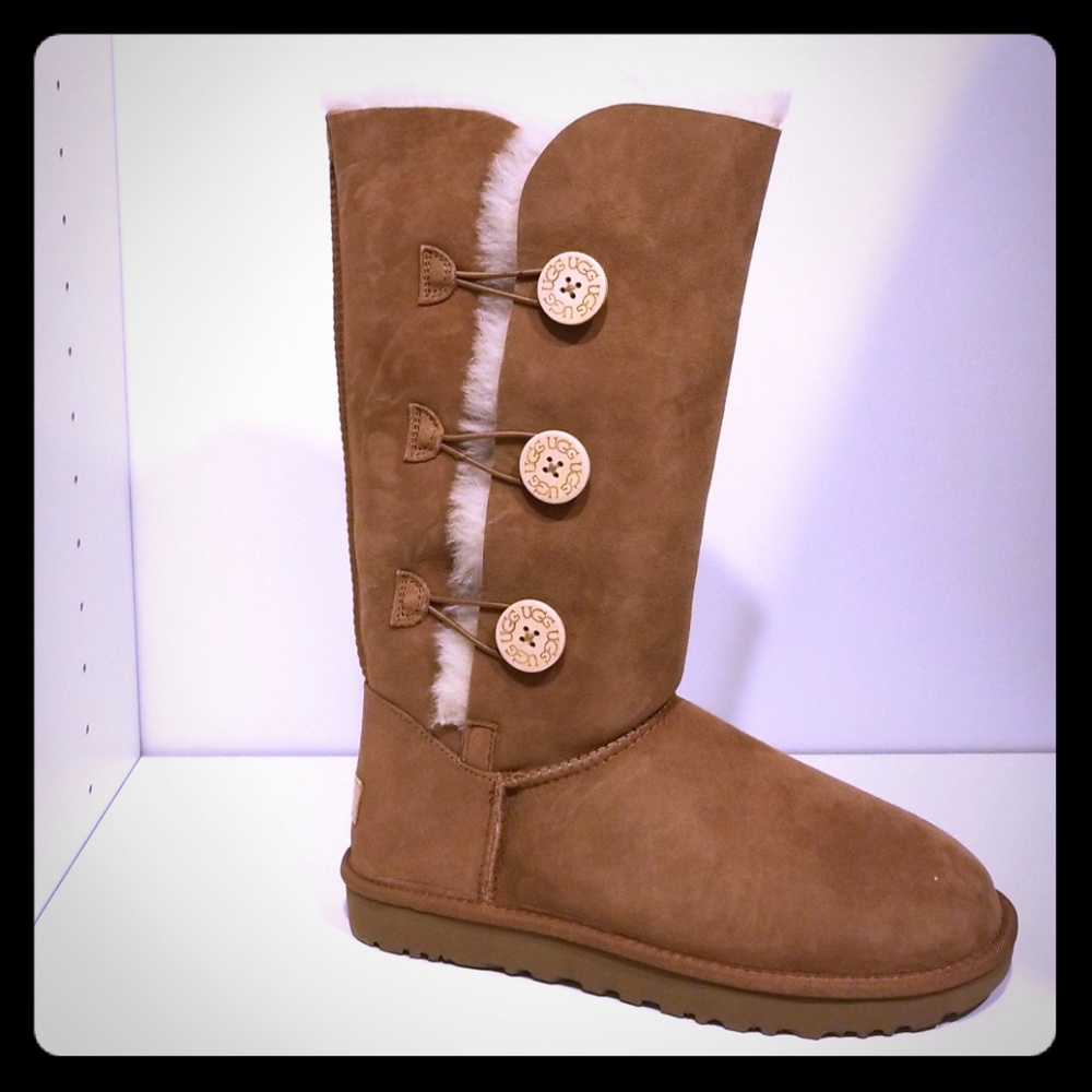 Ugg Bailey Triple Button Boot - Picture 1 of 3